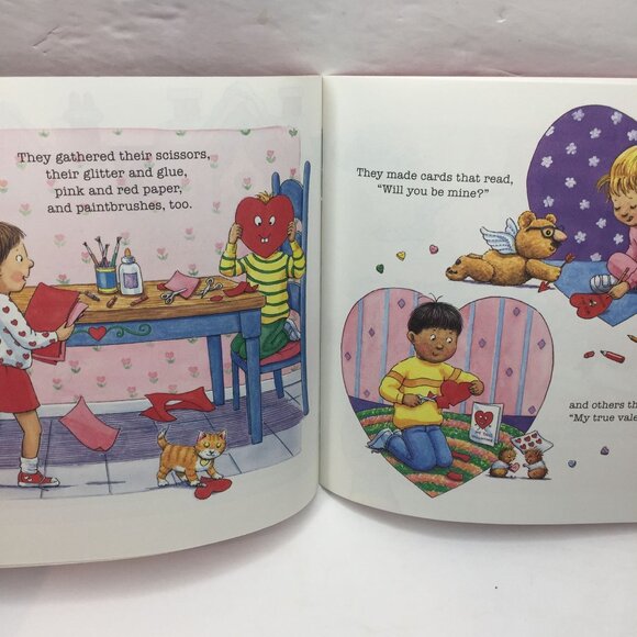 Vintage Lot 3 Kids Books Valentine's Day Spider Saved Night Before Search & Find - Picture 9 of 16